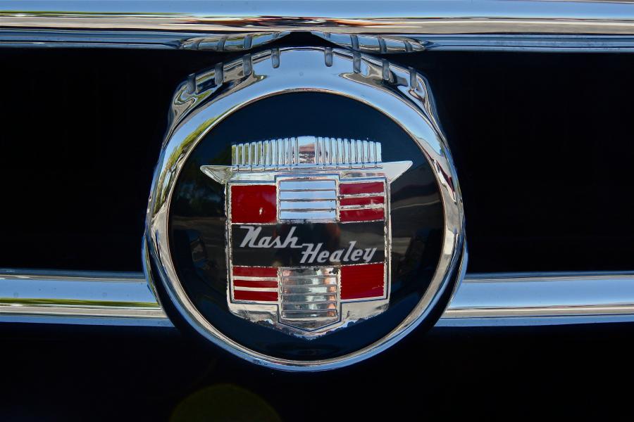 Логотип Nash-Healey Roadster Silver 1953 года  (фото 2 из 8)